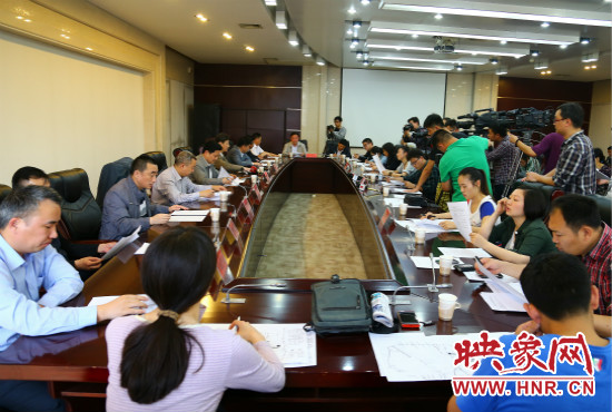 鄭州三環(huán)快速化工程通車(chē)新聞發(fā)布會(huì)現(xiàn)場(chǎng)。