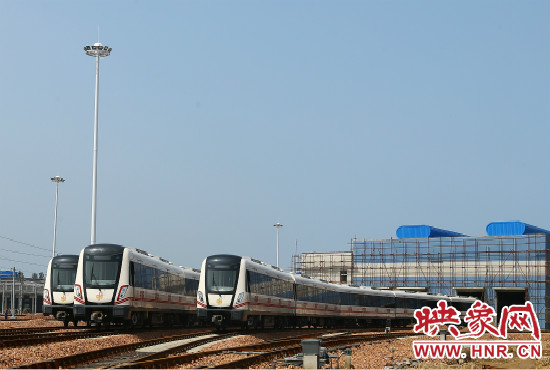 選擇地鐵出行，已經(jīng)是不少鄭州市民的首選
