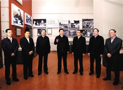 2012年11月29日，習近平等在國家博物館參觀《復興之路》展覽，提出為實現(xiàn)中國夢而奮斗。