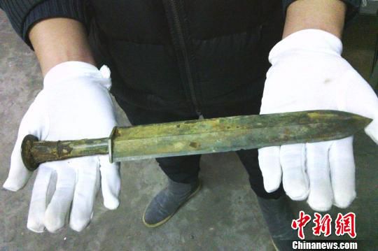 河南發(fā)掘戰(zhàn)國(guó)至東漢墓葬群 出土罕見(jiàn)青銅劍、戈（圖）