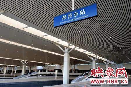 10月4日，鄭州東站預(yù)計(jì)發(fā)送旅客2.8萬(wàn)人次