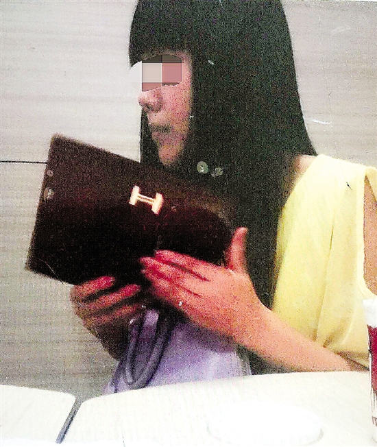 小王的女朋友小劉。