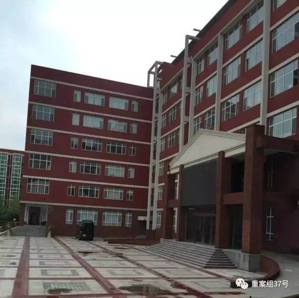 17歲高中男生教室里掐死女同學(xué)，被訴故意殺人和強奸