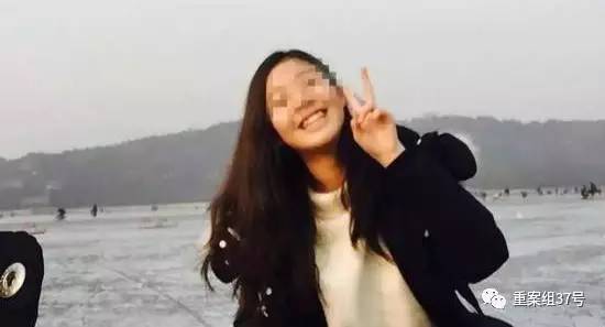 17歲高中男生教室里掐死女同學(xué)，被訴故意殺人和強奸