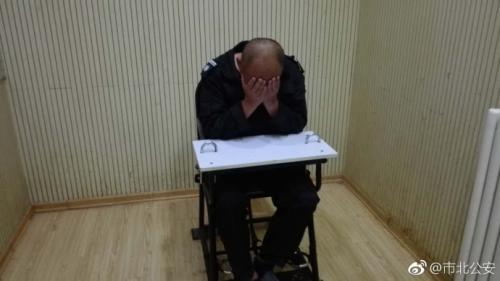  打人男子。圖片來源：青島市公安局市北分局官方微博