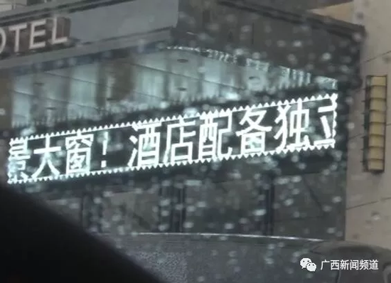 于是，民警將這一情況匯報(bào)給指揮中心，請(qǐng)求120醫(yī)護(hù)人員到達(dá)現(xiàn)場(chǎng)急救。