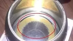太惡心！女游客竟用酒店燒水壺煮自己的臟內(nèi)褲