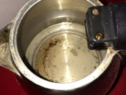 太惡心！女游客竟用酒店燒水壺煮自己的臟內(nèi)褲