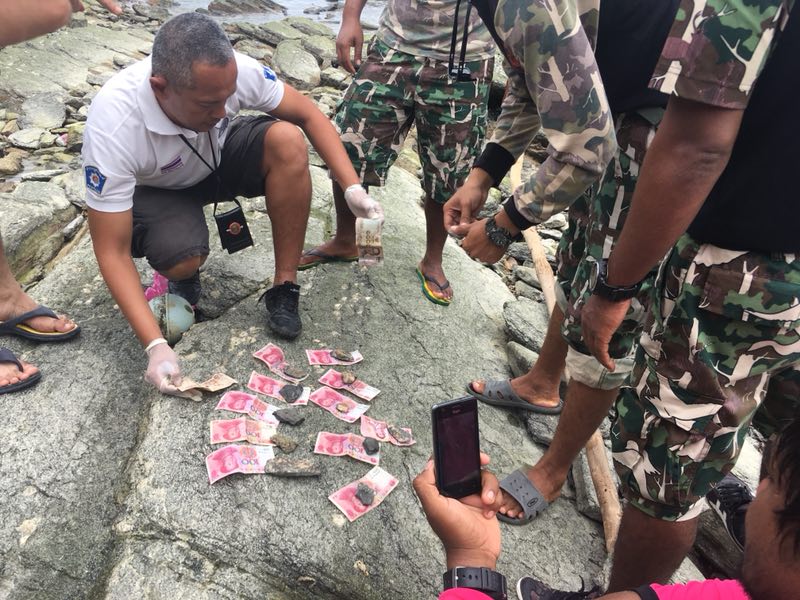  11日，泰方在打撈出的中國遇難者遺體的衣服內(nèi)發(fā)現(xiàn)了人民幣。