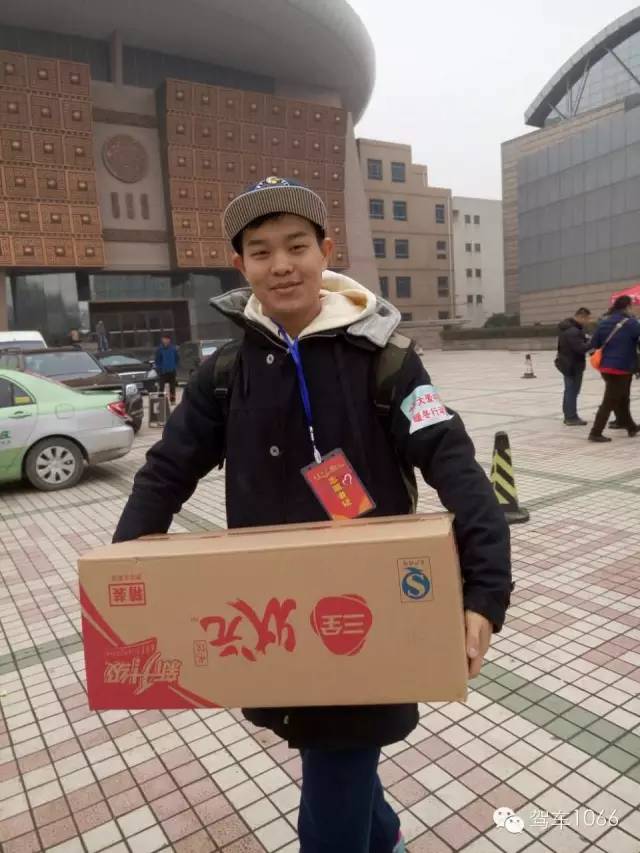 河南電臺1066主持人小澤，搬送愛心餃子。