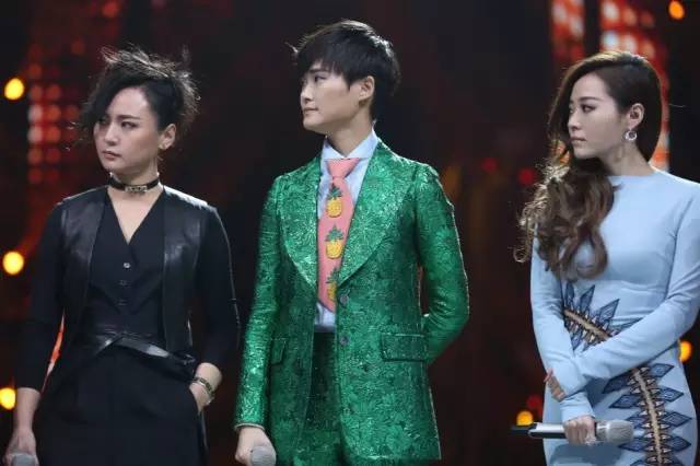李宇春、周筆暢、張靚穎湖南臺(tái)跨年晚會(huì)同框