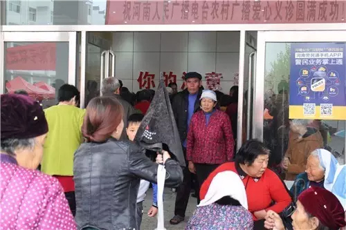 現(xiàn)場(chǎng)真是的人山人海，只能用太火爆三個(gè)字形容了！