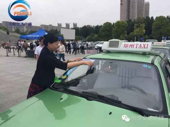 省文明辦專職副主任張曼如，對(duì)愛(ài)心助考活動(dòng)的舉辦給予高度評(píng)價(jià)。