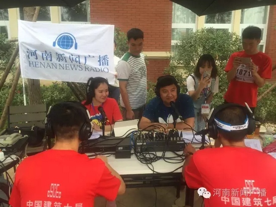 直播間被圍觀群眾包圍啦，是不是沒有看過我們的直播？