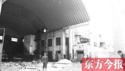 黃委會(huì)燃煤鍋爐房里幾臺機(jī)器正“整裝待發(fā)”，大煙囪拆除難