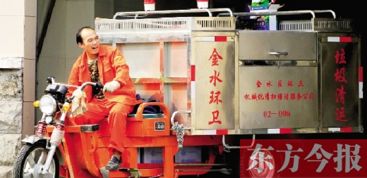 鄭州市金水區(qū)新添置的全封閉電動垃圾清運車，既實用又美觀