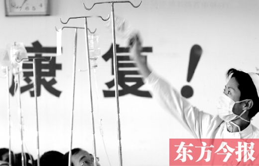 不少人嫌去醫(yī)院看病費時費錢，可是很多病癥并不是網(wǎng)上問問專家、自行買藥吃就能治療的