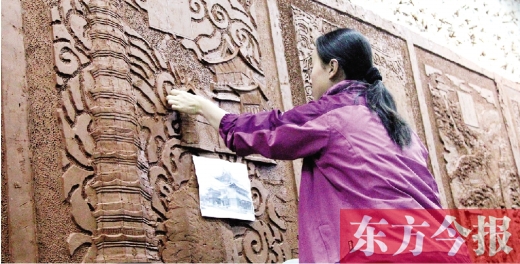 昨天上午，鄭州雕塑壁畫(huà)院的藝術(shù)家們正在創(chuàng)作鄭州地鐵文化主題墻的雕塑作品