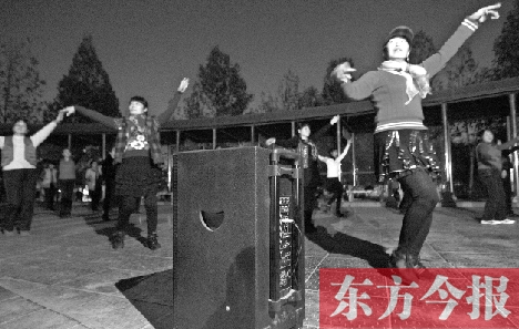做到既讓跳舞的人有地方，又不影響他人休息，這才是化解矛盾的根本出路