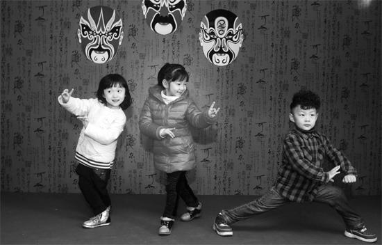 11月19日，鄭州市銘功路小學(xué)的金名劇場(chǎng)