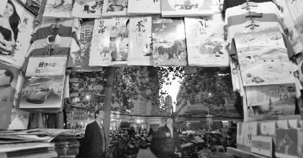 11月25日，鄭州市福壽街一家臺歷、掛歷專營店店主稱，上貨半個(gè)多月了，生意一直很冷清