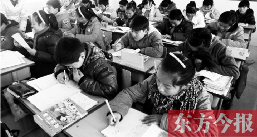 一所學(xué)校的學(xué)生們?cè)谏险n中。鄭州、新鄉(xiāng)成為國家中小學(xué)教育質(zhì)量綜合評(píng)價(jià)改革實(shí)驗(yàn)區(qū)