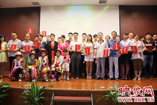 經(jīng)過網(wǎng)絡(luò)投票和專家評審，最終農(nóng)民兄弟樂隊的歌曲《中國夢》、動畫片《紅孩兒與大學(xué)院》以及《中原福塔兒童