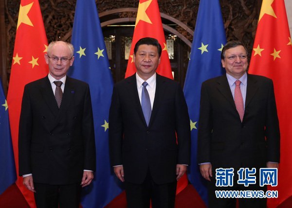 習(xí)近平會(huì)見(jiàn)歐洲理事會(huì)主席范龍佩和歐盟委員會(huì)主席巴羅佐。新華社記者 龐興雷 攝