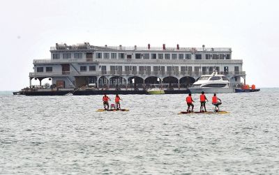 位于三亞市大東海附近海域的海上會所3月22日攝。新華社發(fā)