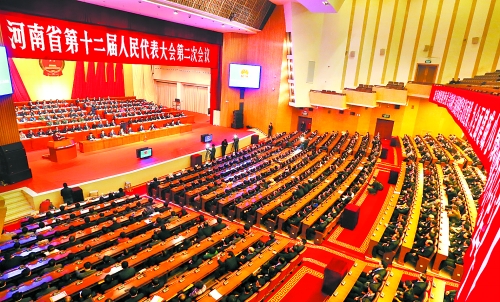 　4月1日下午，河南省第十二屆人民代表大會第二次會議在省人民會堂開幕。 記者 郭 宇 董 亮 攝