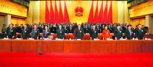 4月2日上午，河南省第十二屆人民代表大會(huì)第二次會(huì)議在莊嚴(yán)的國(guó)歌聲中閉幕。記者 郭宇 董亮 攝