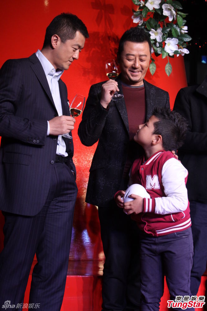 李亞鵬、郭濤父子相活動(dòng)