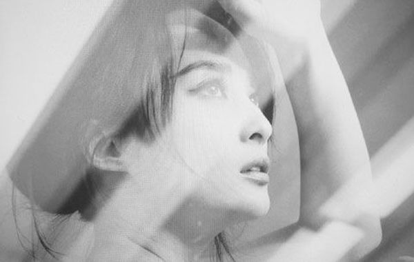 蔣勤勤吊帶美照。