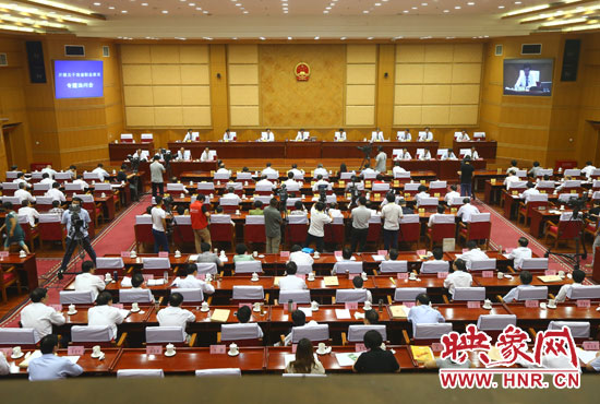 7月29日下午，河南省十二屆人大常委會(huì)第九次會(huì)議召開關(guān)于職業(yè)教育專題詢問會(huì)。