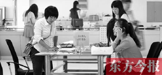行政審批“瘦身”，不僅提高了行政效率，節(jié)約了行政資源，而且最大限度地方便了群眾