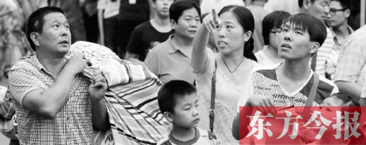 家長親自送孩子上大學，最主要的原因還是擔心孩子的安全問題