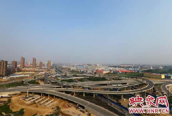 中州大道與南三環(huán)相接的立交橋，預(yù)計明年將建成通車。