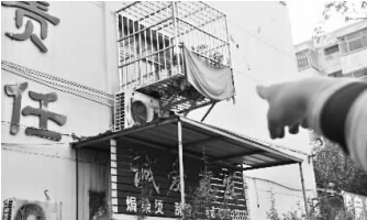 發(fā)生矛盾的一二樓鄰居，喇叭就安裝在二樓窗口。