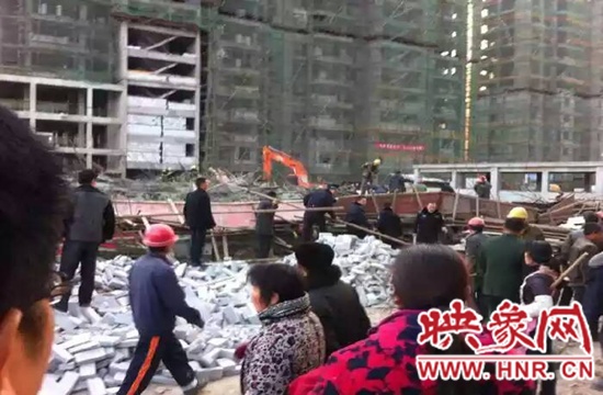 圖為事故現(xiàn)場(chǎng)情況，當(dāng)?shù)厝罕姽﹫D。