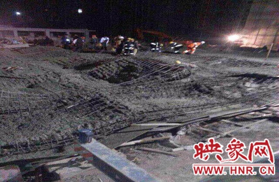 圖為事故現(xiàn)場(chǎng)情況，當(dāng)?shù)厝罕姽﹫D。