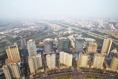 不少網(wǎng)友認(rèn)為，不動產(chǎn)統(tǒng)一登記會使房價下跌。