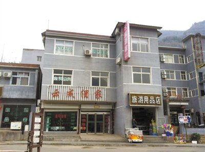 今年，胡萬林涉嫌非法行醫(yī)的地點，就在這座農(nóng)家賓館內(nèi)。