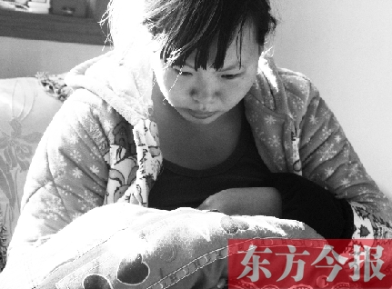 重新找回兒子蛋蛋，年輕的媽媽再也不忍離開