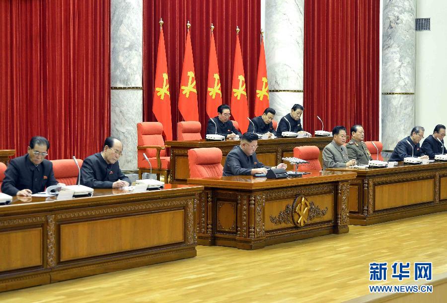 12月8日，在朝鮮平壤，朝鮮勞動黨第一書記金正恩（前排中）出席并指導(dǎo)朝鮮勞動黨中央政治局?jǐn)U大會議。