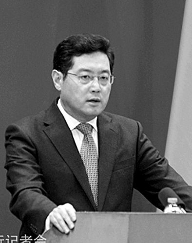 23日，秦剛在外交部例行記者會(huì)上。