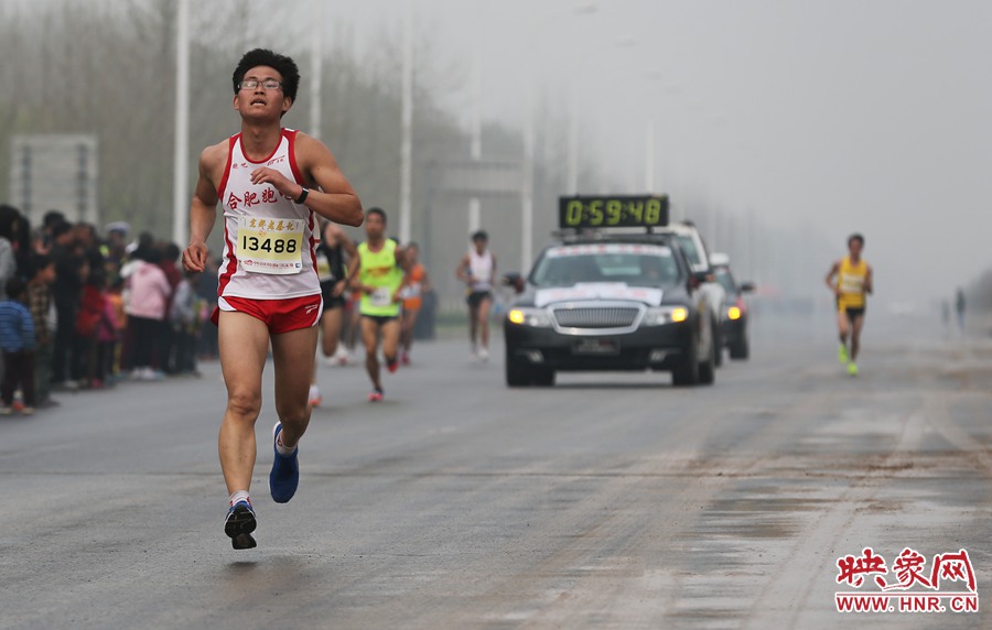一名合肥選手處在較為領(lǐng)先的位置。