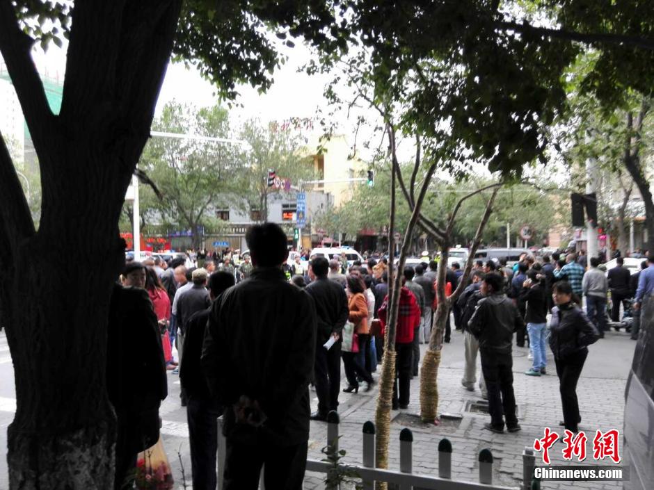 自治區(qū)和烏魯木齊市有關(guān)部門(mén)迅速處置，傷員已全部送往醫(yī)院救治。
