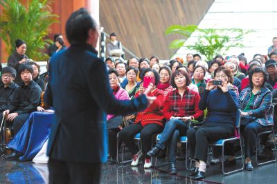 節(jié)儉令后，國(guó)家大劇院成了為數(shù)不多的演出營(yíng)收未受影響的國(guó)字頭演出團(tuán)體之一。圖為國(guó)家大劇院第六屆歌劇節(jié)開(kāi)幕主題活動(dòng)現(xiàn)場(chǎng)（資料圖片）。京華時(shí)報(bào)記者吳平攝