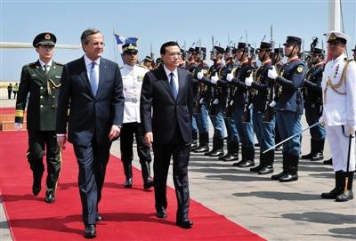 　6月19日，國務(wù)院總理李克強乘專機抵達雅典國際機場，開始對希臘進行正式訪問。