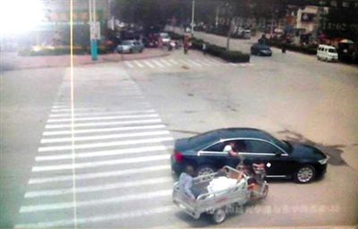 23日中午，陳母被突然噴毒。新京報記者 王瑞鋒 攝